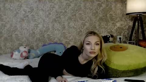 Snapshot of ellamilla chatting on 2, 12, 2025 ellamilla online show from 2, 12, 2025