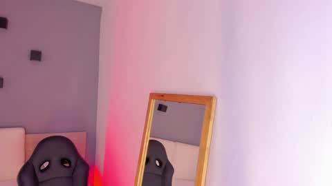 Ella online show from 5, 1, 2025