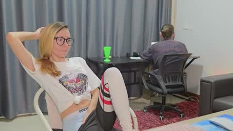 Snapshot of ellcrys chatting on 20, 10, 2025 im Elsa lets go Subscribe to my OF and Youtube -35 online show from 20, 10, 2025