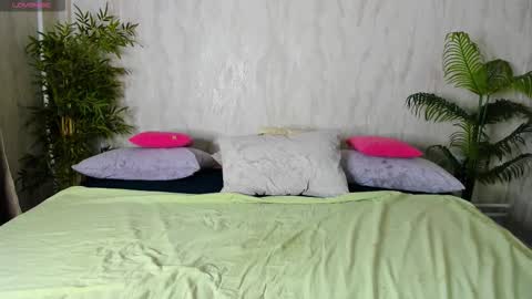 elle_ellise online show from 3, 12, 2025