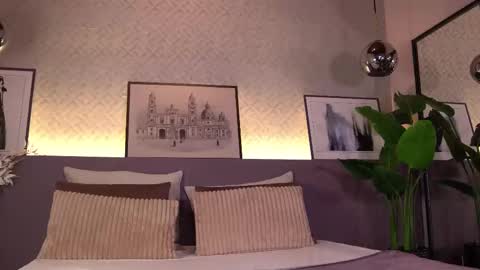 Snapshot of ellediane chatting on 20, 2, 2025 Elle Diane online show from 20, 2, 2025