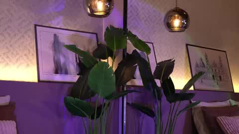 Snapshot of ellediane chatting on 6, 3, 2025 Elle Diane online show from 6, 3, 2025