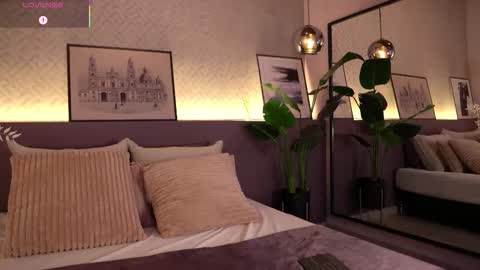 Snapshot of ellediane chatting on 9, 9, 2025 Elle Diane online show from 9, 9, 2025