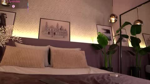 Snapshot of ellediane chatting on 10, 9, 2025 Elle Diane online show from 10, 9, 2025