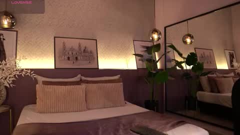 Snapshot of ellediane chatting on 15, 9, 2025 Elle Diane online show from 15, 9, 2025