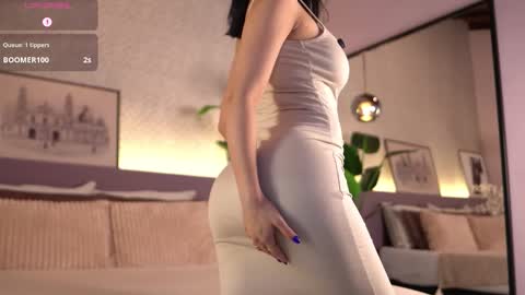 Snapshot of ellediane chatting on 13, 10, 2025 Elle Diane online show from 13, 10, 2025