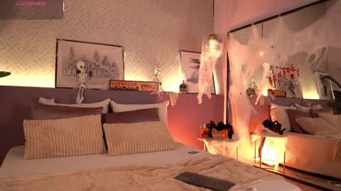 Snapshot of ellediane chatting on 21, 10, 2025 Elle Diane online show from 21, 10, 2025