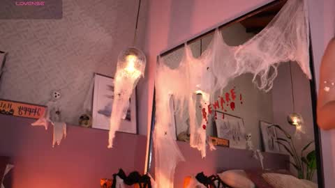 Snapshot of ellediane chatting on 27, 10, 2025 Elle Diane online show from 27, 10, 2025