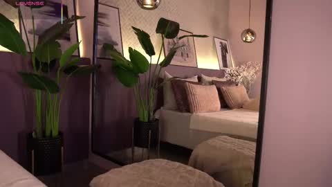 Snapshot of ellediane chatting on 1, 12, 2025 Elle Diane online show from 1, 12, 2025