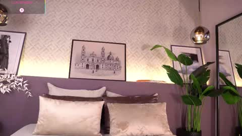 Snapshot of ellediane chatting on 15, 12, 2025 Elle Diane online show from 15, 12, 2025