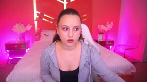 Snapshot of elleebloom chatting on 3, 11, 2025 elleebloom online show from 3, 11, 2025