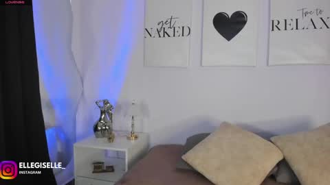 Snapshot of ellegisellee chatting on 10, 5, 2026 Yiss online show from 10, 5, 2026