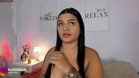 Snapshot of ellegisellee chatting on 18, 5, 2026 Yiss online show from 18, 5, 2026