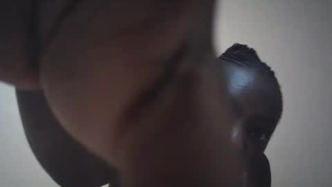 aishamalia online show from 4, 11, 2025