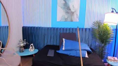 Snapshot of elli_taylor chatting on 5, 3, 2025 Ellie Taylor online show from 5, 3, 2025