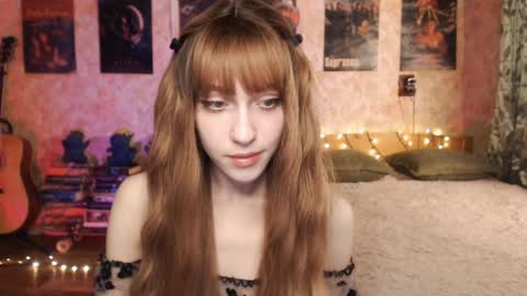 Snapshot of ellie_friendly chatting on 4, 12, 2024 ellie_friendly online show from 4, 12, 2024