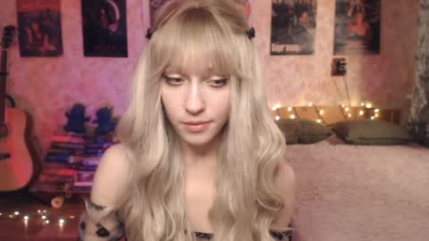 Snapshot of ellie_friendly chatting on 16, 1, 2025 ellie_friendly online show from 16, 1, 2025