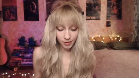Snapshot of ellie_friendly chatting on 22, 1, 2025 ellie_friendly online show from 22, 1, 2025