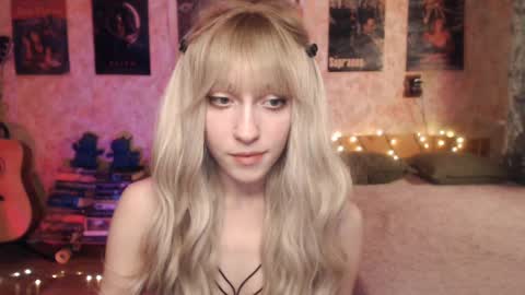 Snapshot of ellie_friendly chatting on 23, 1, 2025 ellie_friendly online show from 23, 1, 2025