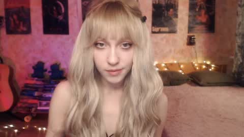 Snapshot of ellie_friendly chatting on 23, 1, 2025 ellie_friendly online show from 23, 1, 2025