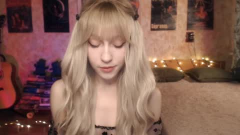 Snapshot of ellie_friendly chatting on 26, 1, 2025 ellie_friendly online show from 26, 1, 2025