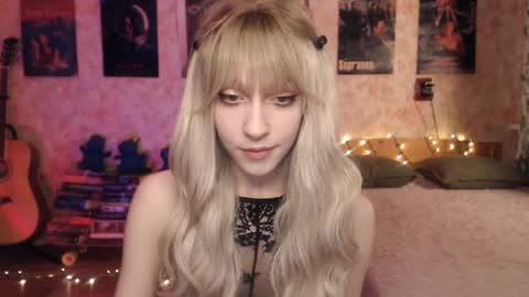 Snapshot of ellie_friendly chatting on 27, 1, 2025 ellie_friendly online show from 27, 1, 2025