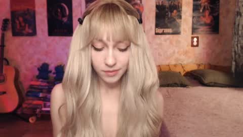 Snapshot of ellie_friendly chatting on 2, 2, 2025 ellie_friendly online show from 2, 2, 2025