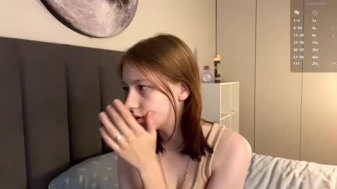 Snapshot of ellie_hollow chatting on 24, 9, 2025 Ellie online show from 24, 9, 2025