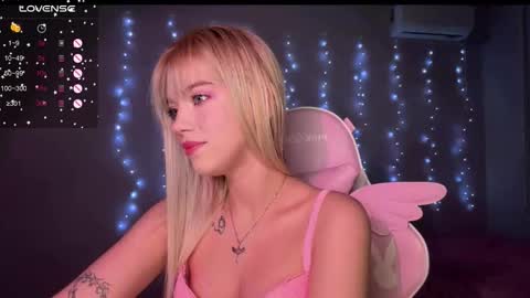 Snapshot of ellie_lovely_girl chatting on 5, 12, 2025 ellie online show from 5, 12, 2025