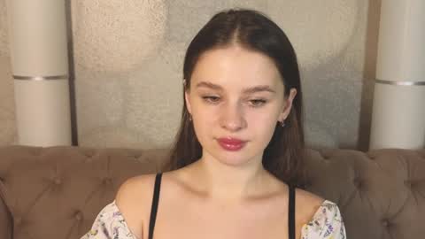 Snapshot of elliephant_ chatting on 8, 1, 2025 just Emily online show from 8, 1, 2025