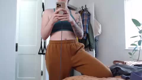 Ellie Rowyn online show from 24, 3, 2026