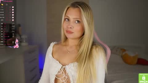 Snapshot of elly_ary chatting on 2, 10, 2025 elly_ary online show from 2, 10, 2025