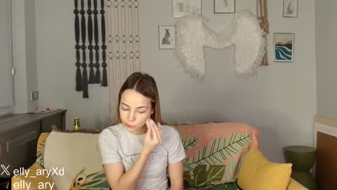 Snapshot of elly_ary chatting on 17, 12, 2025 elly_ary online show from 17, 12, 2025