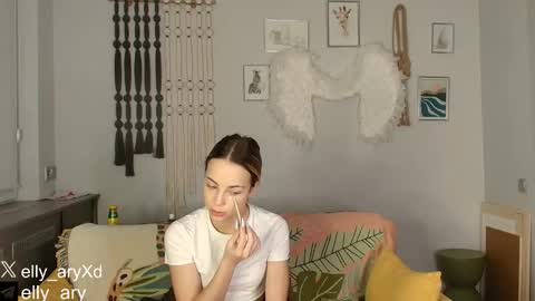 Snapshot of elly_ary chatting on 18, 12, 2025 elly_ary online show from 18, 12, 2025