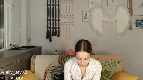 Snapshot of elly_ary chatting on 6, 1, 2026 elly_ary online show from 6, 1, 2026