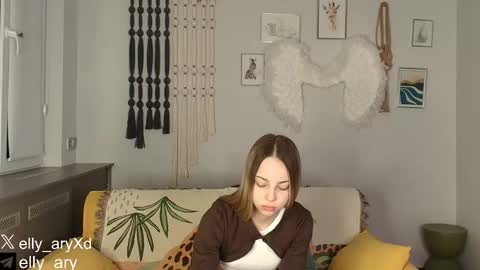 Snapshot of elly_ary chatting on 12, 1, 2026 elly_ary online show from 12, 1, 2026