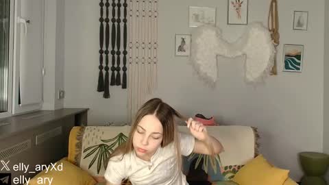 Snapshot of elly_ary chatting on 14, 1, 2026 elly_ary online show from 14, 1, 2026