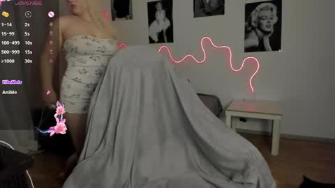 Snapshot of elly_blondy chatting on 22, 4, 2026 Elly online show from 22, 4, 2026