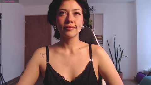Snapshot of elly_uwuw chatting on 22, 10, 2025 Emy Castro online show from 22, 10, 2025