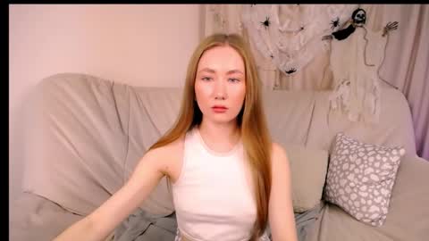 Snapshot of ellycolins chatting on 29, 10, 2025 Elly online show from 29, 10, 2025