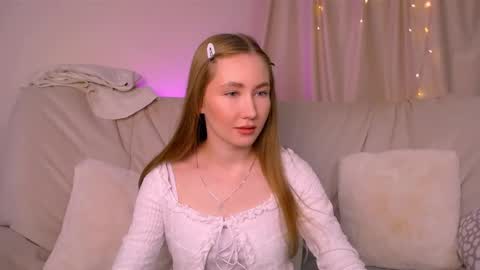 Snapshot of ellycolins chatting on 14, 11, 2025 Elly online show from 14, 11, 2025