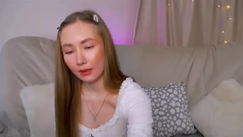 Snapshot of ellycolins chatting on 23, 11, 2025 Elly online show from 23, 11, 2025