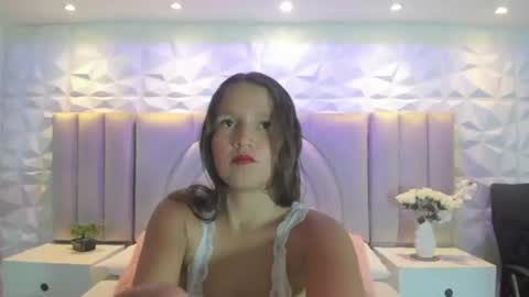 Snapshot of ellye_evans_ chatting on 12, 6, 2026 Ellye online show from 12, 6, 2026