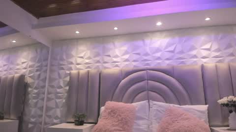 Snapshot of ellye_evans_ chatting on 13, 6, 2026 Ellye online show from 13, 6, 2026