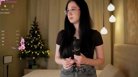 Snapshot of ellymury chatting on 17, 12, 2025 Elly online show from 17, 12, 2025