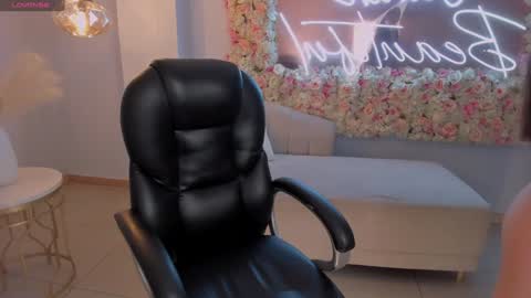 ELOISA OLIVERO online show from 2, 2, 2025