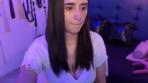 elowen_halley1 online show from 5, 10, 2025