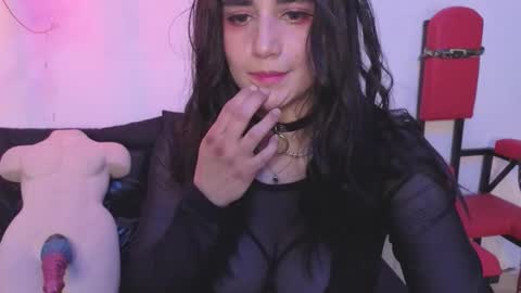 elowen_halley1 online show from 16, 12, 2025