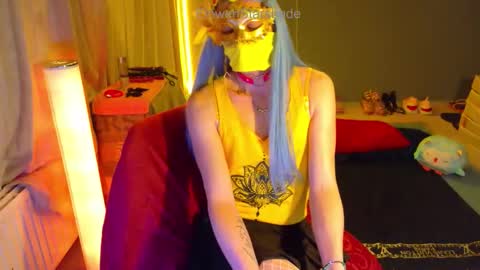 Snapshot of elowenstarshade chatting on 17, 4, 2026 ElowenStarshade online show from 17, 4, 2026