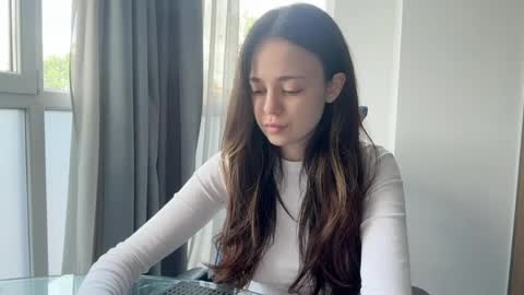 Snapshot of elowynx chatting on 29, 5, 2026 Milana online show from 29, 5, 2026